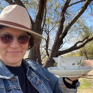 Meet your Posher, Holly